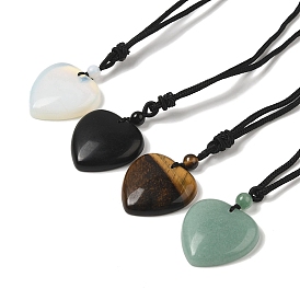 Collier pendentif en pierres précieuses naturelles et synthétiques mélangées avec cordons en nylon, cœur