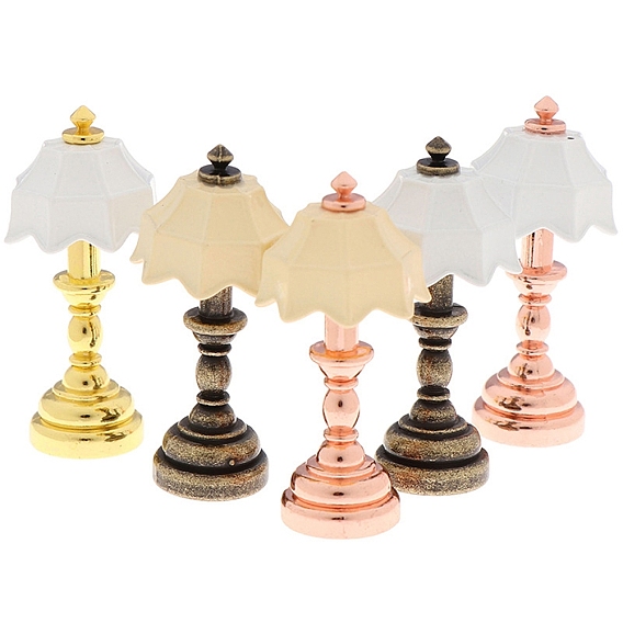 Adornos de lámpara de mesa de aleación en miniatura, accesorios de casa de muñecas micro paisaje hogar, simulando decoraciones de utilería
