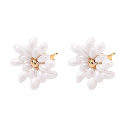 Blanc Boucles d'oreilles fleurs, avec des perles de verre tchèque, Boucles d'oreilles et écrous d'oreille en acier inoxydable plaqué or 304, blanc, 19x18x4mm, pin: 0.8 mm