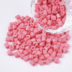 Rosa Caliente 6/0 de dos granos de la semilla de cristal tallado, hexágono, pintura para hornear, color de rosa caliente, 3.5~5x3.5~4 mm, agujero: 1 mm, sobre 4500 unidades / bolsa