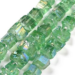 Vert Clair Galvaniques perles de quartz naturel brins, hexagone prisme, forme irrégulière, vert clair, 8~13x10~14x6~11mm, Trou: 1mm, Environ 15~16 pcs/chapelet, 7.8~8 pouce (20~20.5 cm)