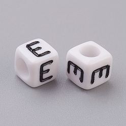 Letter E Perles de lettre de trou horizontal acrylique, cube, blanc, lettre e, taille:  Largeur environ 6mm, Longueur 6mm, hauteur de 6 mm , trou: environ 3.2 mm, environ2600 pcs / 500 g