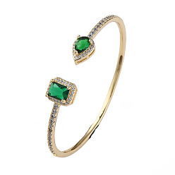 Verde Rectángulo de circonita cúbica y brazalete abierto en forma de lágrima, joyas de latón chapado en oro real 18k para mujer, verde, diámetro interior: 2-3/8 pulgada (5.9 cm)