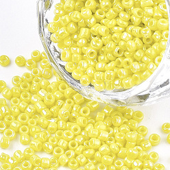 Jaune Opaques perles de rocaille de verre, arc-en-ciel plaqué, ronde, jaune, 4mm, trou: 1.5 mm, environ 4500 PCs / sachet 