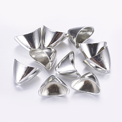 Platine Triangle en alliage de style tibétain cônes de perles apétales, pendentif pompon, sans cadmium et sans plomb, platine, 14x20x12mm, Trou: 2mm