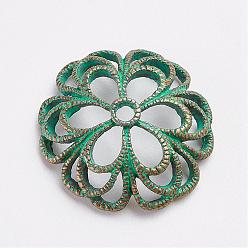 Bronze Antique & Patine Verte Chapeaux de perles fantaisie en alliage de style tibétain, 6 pétales, fleur, bronze antique et patine verte, 24x6mm, Trou: 2mm