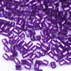 Azul Violeta Calificar una semilla de vidrio, hexágono (dos cortes), plata forrada, Violeta Azul, 1.5~2.5x1.5~2 mm, agujero: 0.8 mm, sobre 2100 unidades / bolsa, 450 g / bolsa