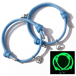 Bleu Bleuet 2 Ensemble de bracelets à breloques magnétiques en alliage rond et montagne, cordon en nylon lumineux couple réglable bracelets assortis pour les amoureux des meilleurs amis, bleuet, diamètre intérieur: 2-1/2~4-7/8 pouce (6.5~12.5 cm)