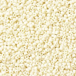 (51) Opaque Light Beige Toho perles de rocaille rondes, perles de rocaille japonais, (51) beige clair opaque, 15/0, 1.5mm, Trou: 0.7mm, environ15000 pcs / 50 g