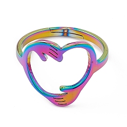 Rainbow Color Chapado en iones (ip) 201 anillo ajustable de corazón con abrazo de mano de acero inoxidable para mujer, color del arco iris, tamaño de EE. UU. 6 (16.5 mm)