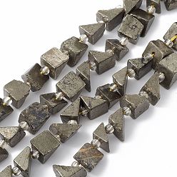 Pirita Perlas de pirita naturales hebras, con granos de la semilla, triángulo, 8.5~9x7~8.5x8.5~9.5 mm, agujero: 1 mm, sobre 18 unidades / cadena, 7.09'' (18 cm)