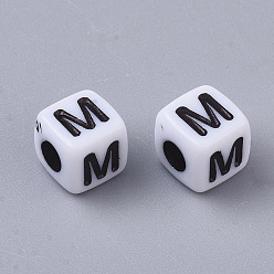 Letter M Белые непрозрачные акриловые бусины, горизонтальное отверстие, куб с черным алфавитом, letter.m, 4~5x4~5x4~5 мм, отверстие : 1.8 мм, Около 6470~6500 шт / 500 г