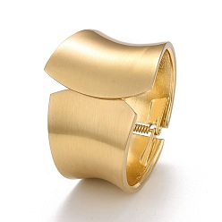 Or Clair Mate Bracelet manchette large torsadé en alliage, bracelet ouvert à charnière pour femme, or pâle mat, diamètre intérieur: 2-1/2x2 pouce (5.1x6.2 cm)