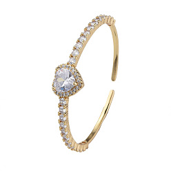 Clair Bracelet manchette ouvert coeur zircone cubique, bijoux en laiton plaqué or véritable 18k pour femmes, clair, diamètre intérieur: 2-1/8 pouce (5.4 cm)