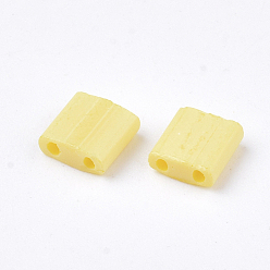 Желтый 2 бисер матовый стеклянный непрозрачный, матовые, прямоугольные, желтые, 5x4.5~5.5x2~2.5 мм, отверстие : 0.5~0.8 мм
