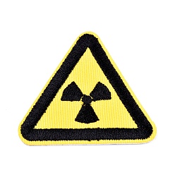 Amarillo Tela de bordado computarizada para planchar / coser parches, accesorios de vestuario, triángulo con señal de advertencia, precaución radiación ionizante, amarillo, 50.5x45.5x1.3 mm