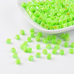 Vert Jaune Perles acryliques de poly styrène respectueuses de l'environnement, couleur ab , cube, vert jaune, 4x4mm, trou: 1 mm, environ 8000 pcs / 500 g