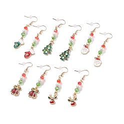 Color mezclado Abalorio esmaltado con tema navideño y pendientes colgantes de perlas de cristal, joyas de latón chapado en oro para mujer., color mezclado, 57~65 mm, pin: 0.8 mm