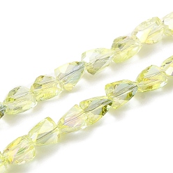 Jaune Clair Transparentes perles de verre de galvanoplastie brins, arc-en-ciel plaqué, facette, triangle, jaune clair, 7x5.5~6x5.5~6mm, Trou: 1.2mm, Environ 79~80 pcs/chapelet, 22.60'' (57.4 cm)