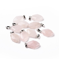 Quartz Rose Naturel a augmenté pendentifs en quartz, charmes de main hamsa, avec bélières en alliage plaqué platine, 24~24.5x15x7mm, Trou: 5.5x3mm