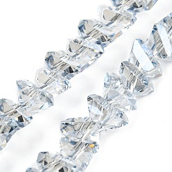 Gainsboro Electroplate transparentes cuentas de vidrio hebras, lustre de la perla chapado, triángulo facetas, gainsboro, 4.5x4.5x5.5 mm, agujero: 1.2 mm, sobre 88~89 unidades / cadena, 10.83''~11.02'' (27.5~28 cm)