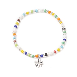 Trèfle Bracelet extensible en perles de rocaille colorées avec breloques en laiton pour femme, motif de trèfle, diamètre intérieur: 2 pouce (5.2 cm), pendentifs: 10.5x9x1 mm