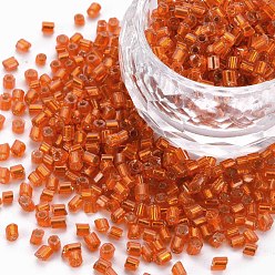 Orange Foncé 8/0 perles de bugle de verre, Argenté, orange foncé, 2.5~3x2.5mm, Trou: 1mm, environ 15000 pcs / livre