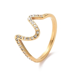 Oro Anillo de dedo de onda de diamantes de imitación de cristal, chapado de iones (ip) 304 joyas de acero inoxidable para mujer, dorado, tamaño de EE. UU. 6~9 (16.5~18.9 mm)