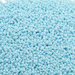(124) Opaque Luster Pale Blue Toho perles de rocaille rondes, perles de rocaille japonais, (124) lustre opaque bleu pâle, 11/0, 2.2mm, Trou: 0.8mm, à propos 1110pcs / bouteille, 10 g / bouteille