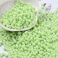 Verde Claro Hornear bolas de semillas de vidrio de pintura, rondo, verde claro, 4x3 mm, agujero: 1.2 mm, sobre 7650 unidades / libra