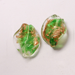 Verde Claro Cristal de murano de arena de oro hecho a mano,  torcedura, verde claro, 20x15x7 mm, agujero: 2 mm