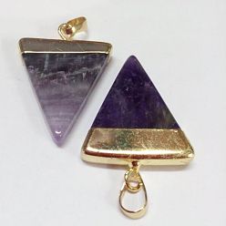Améthyste Pendentifs en forme de triangle de pierres précieuses naturelles, avec les accessoires en laiton plaqués or, 34~37x23~26x6mm, Trou: 5x8mm