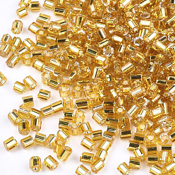 Oro Calificar una semilla de vidrio, hexágono (dos cortes), plata forrada, oro, 1.5~2.5x1.5~2 mm, agujero: 0.8 mm, sobre 2100 unidades / bolsa, 450 g / bolsa