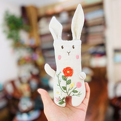Rouge Orange Bricolage lapin avec des kits de broderie de poupée de fleurs, y compris le tissu en coton imprimé, fil à broder et aiguilles, rouge-orange, 220x120mm