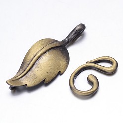 Brushed Antique Bronze Broches de gancho de latón, para hacer pulseras de cordon de cuero, hoja, cepillado de bronce antiguo, hoja: 33x13x3 mm, gancho: 17x10x2 mm, agujero: 1 mm y 3x3 mm