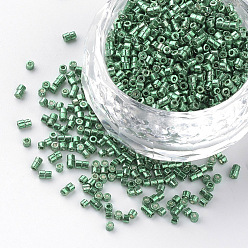 Verdemar Medio Perlas de semilla de cilindro de electrochapa, tamaño uniforme, colores metálicos, verde mar medio, 1~1.5x1.5~2 mm, agujero: 0.5 mm, sobre 50 g / bolsa, sobre 5000 unidades / bolsa