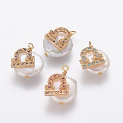 Balance Pendentifs de perles d'eau douce de culture naturelle, avec accessoires zircon cubique micro pave en laiton, pépites avec constellation, or, couleur mixte, libra, 17~22x11~16x5~11mm, Trou: 1.6mm
