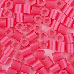 Rosa Caliente 1 caja 5 mm abalorios melty pe diy recambios de abalorios fusibles para niños, tubo, color de rosa caliente, 5x5 mm, agujero: 3 mm, sobre 500 unidades / caja