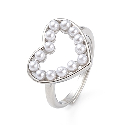 Platine Anneau réglable en forme de cœur évidé avec perle en plastique, bijoux en laiton pour femmes, sans plomb et sans cadmium, platine, diamètre intérieur: 17 mm