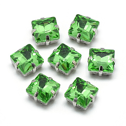 Verde Claro Cose en el rhinestone, Enlaces multifilares, diamantes de imitación de cristal, con ajustes de puntas de latón, accesorios de prendas de vestir, facetados, plaza, Platino, verde claro, 8x8x5.5 mm, agujero: 0.8~1 mm