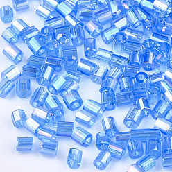 Azul Royal Calificar una semilla de vidrio, hexágono (dos cortes), colores transparentes arco iris, azul real, 1.5~2.5x1.5~2 mm, agujero: 0.8 mm, sobre 2100 unidades / bolsa, 450 g / bolsa