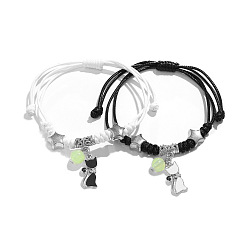Cat Shape 2 pcs 2 ensemble de bracelets à breloques en alliage de couleur et perles lumineuses qui brillent dans le noir., bracelets de couple réglables pour la Saint-Valentin, forme de chat, 8-1/4~12-5/8 pouce (21~32 cm), 1 pc / couleur