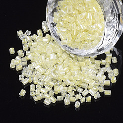 Amarillo Claro 8/0 de dos granos de la semilla de cristal tallado, hexágono, colores interiores transparentes arcoiris y brillo, amarillo claro, 2.5~3x2.5 mm, agujero: 0.9 mm, sobre 15000 unidades / bolsa
