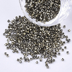 Verge D'or Foncé Galvanoplastie perles cylindriques en verre, Perles de rocaille, trou rond, couleurs métalliques, verge d'or noir, 1.5~2x1~2mm, Trou: 0.8mm, environ 8000 pcs / sachet , environ 85~95 g /sachet 