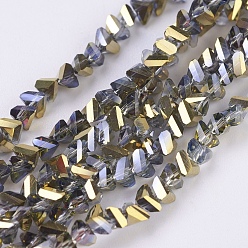 Plateado en Oro Abalorios de vidrio electrochapa, medio chapado, facetados, triángulo, oro chapado, 3x4x3 mm, agujero: 1 mm, sobre 149 unidades / cadena, 13.3 pulgada (34 cm)