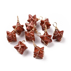 Piedra Roja Colgantes envueltos en alambre de cobre de jaspe rojo natural, amuletos de estrellas merkaba, dorado, 26~31x20~21x13~15 mm, agujero: 5~5.5 mm