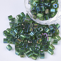 Verde Oscuro 6/0 perlas de cristal de la semilla, colores transparentes arco iris, agujero cuadrado, cubo, verde oscuro, 6/0, 3~5x3~4x3~4 mm, agujero: 1.2~1.4 mm, sobre 4500 unidades / bolsa