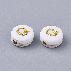 Letter Q Perles acryliques plaquées, métal doré enlaça, trou horizontal, rond et plat avec alphabet, blanc, letter.q, 7x3.5mm, Trou: 1.2mm, environ3600 pcs / 500 g