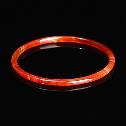Красный Агат Простой простой браслет из окрашенного натурального сердолика для женщин, внутренний диаметр: 2-1/4 дюйм (5.6~5.8 см)