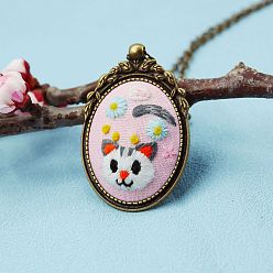 Pink Collier pendentif fait main chat mignon, ensembles de broderie, Bricolage dessin animé broderie démarreur créatif pull collier cadeau, rose, 40x30mm